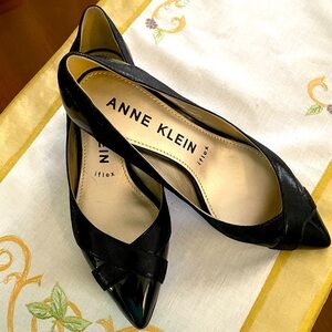Anne Klein black pumps